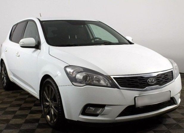 Автомобиль KIA, Cee’d, 2011 года, МТ, пробег 129698 км