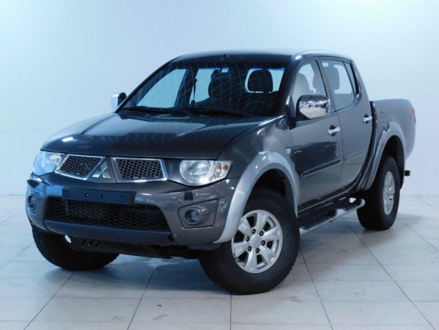 Автомобиль Mitsubishi, L200, 2012 года, AT, пробег 81366 км