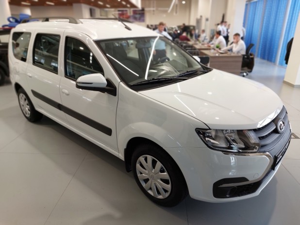 Автомобиль Lada, Largus, 2021 года, МТ, пробег 2345 км