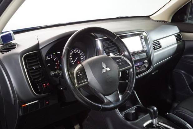 Автомобиль Mitsubishi, Outlander, 2013 года, Вариатор, пробег 142562 км