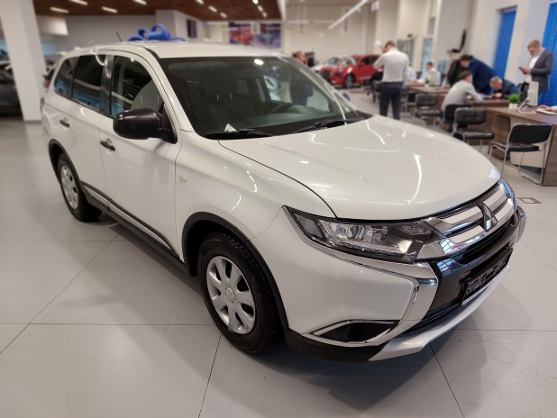 Автомобиль Mitsubishi, Outlander, 2018 года, Вариатор, пробег 49853 км