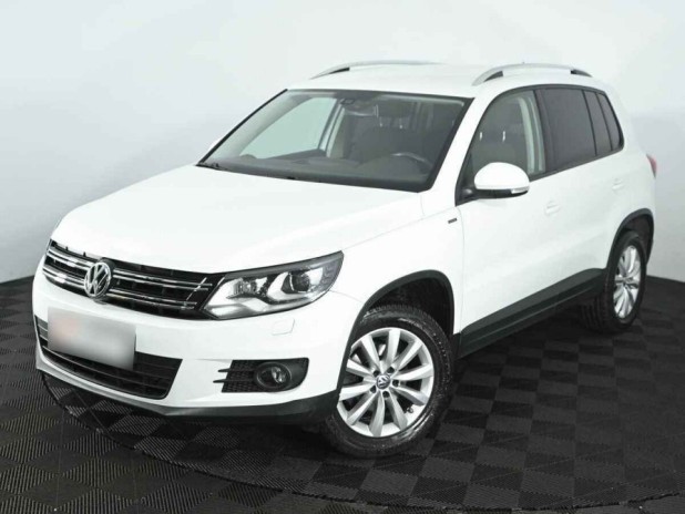 Автомобиль Volkswagen, Tiguan, 2016 года, Робот, пробег 45178 км