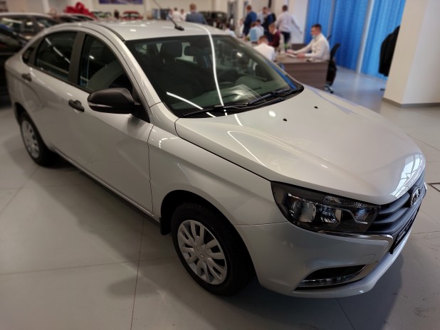 Автомобиль Lada, Vesta, 2021 года, AT, пробег 17544 км