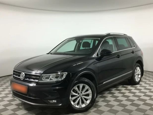 Автомобиль Volkswagen, Tiguan, 2017 года, Робот, пробег 64971 км