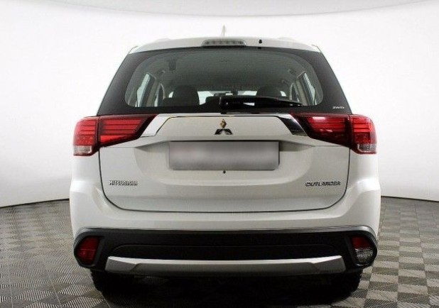 Автомобиль Mitsubishi, Outlander, 2017 года, Вариатор, пробег 28444 км